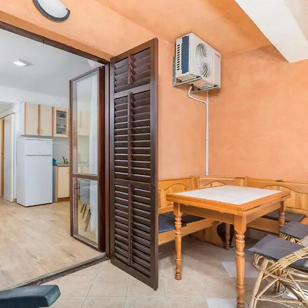 Lovely In With Kitchen Apartment
