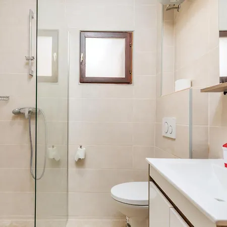Lovely In With Kitchen Apartment *