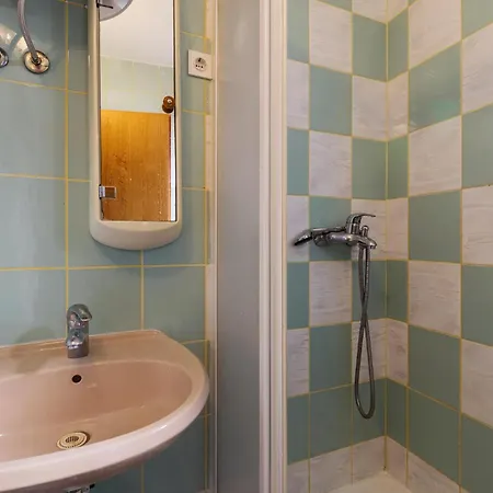 Lovely In With Kitchen Apartment *