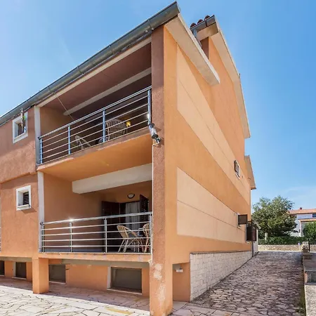 Lovely In With Kitchen Apartment